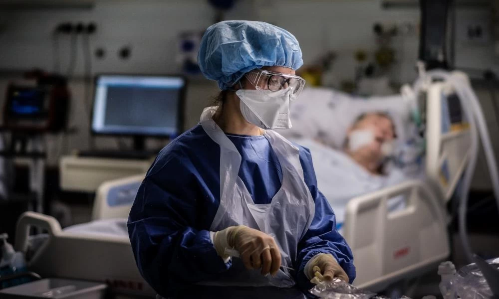 Γιατροί για 2ο κύμα πανδημίας: «Δεν θα προλαβαίνουμε τους διασωληνωμένους»